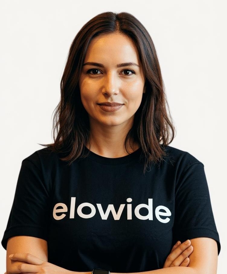 Sarah Mitchell, Project Manager & Client Success Lead2